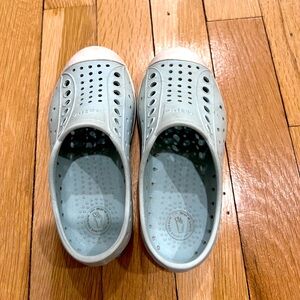 Great condition Native Jefferson shoes size 10 kids light blue